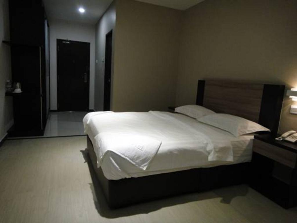 Galaxy Hotel Simpang Ampat  Exterior photo