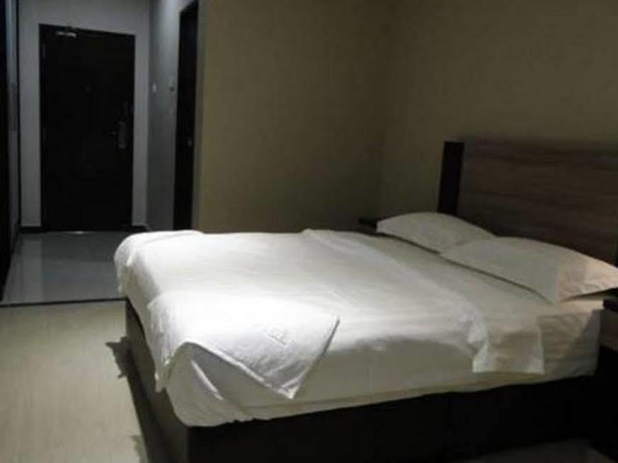 Galaxy Hotel Simpang Ampat  Exterior photo