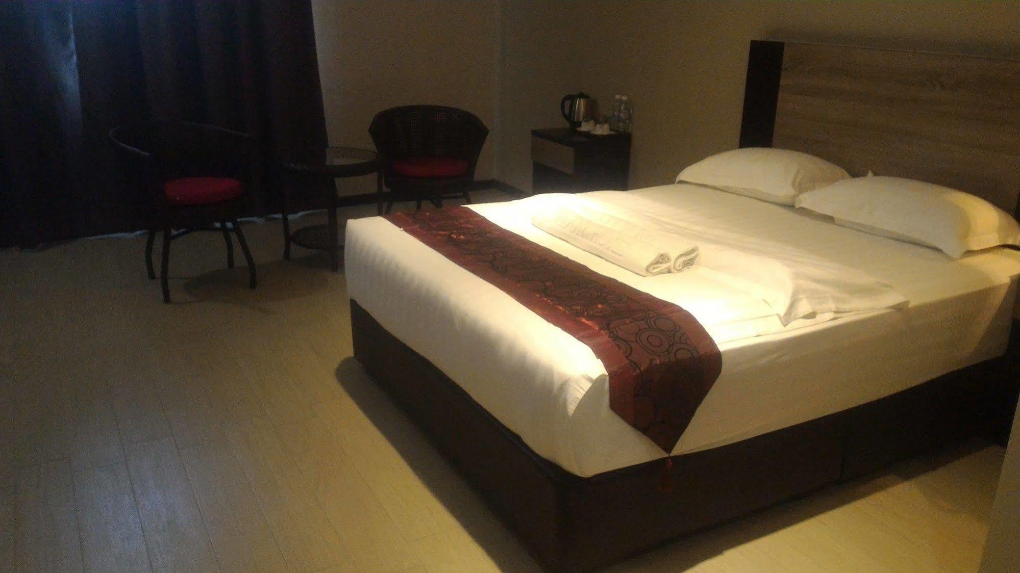 Galaxy Hotel Simpang Ampat  Exterior photo