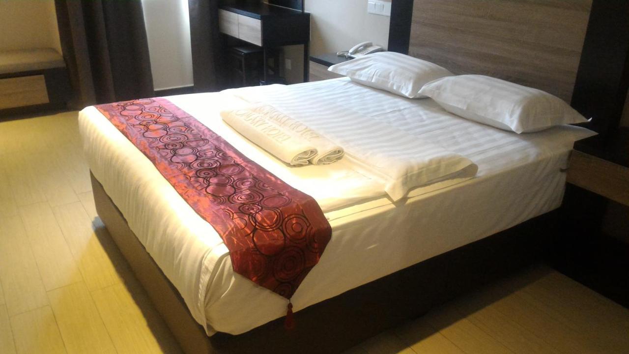 Galaxy Hotel Simpang Ampat  Exterior photo
